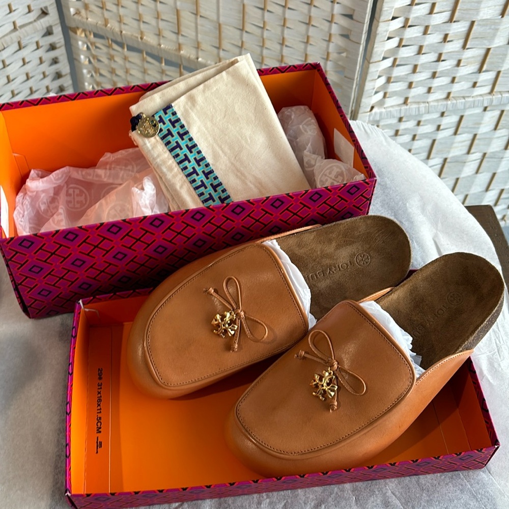 TORY BURCH TAN FLATS
